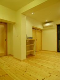 パイン素材を使った全面リフォーム